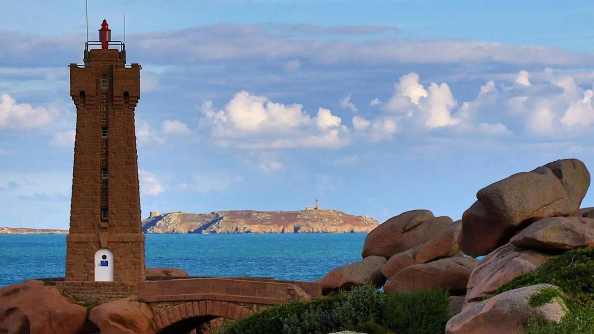 Apartment Appartement Mansarde Avec Terrasse A 100M De La Plage St-Guirec, Ploumanac'H - Fr-1-368-161 Perros-Guirec