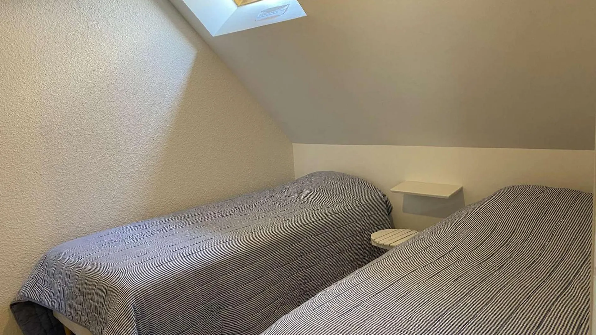 Apartment Appartement Mansarde Avec Terrasse A 100M De La Plage St-Guirec, Ploumanac'H - Fr-1-368-161 Perros-Guirec France